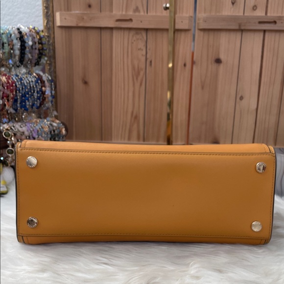 Michael Kors Hope large satchel in marigold yellow saffiano leather. - Picture 7 of 15